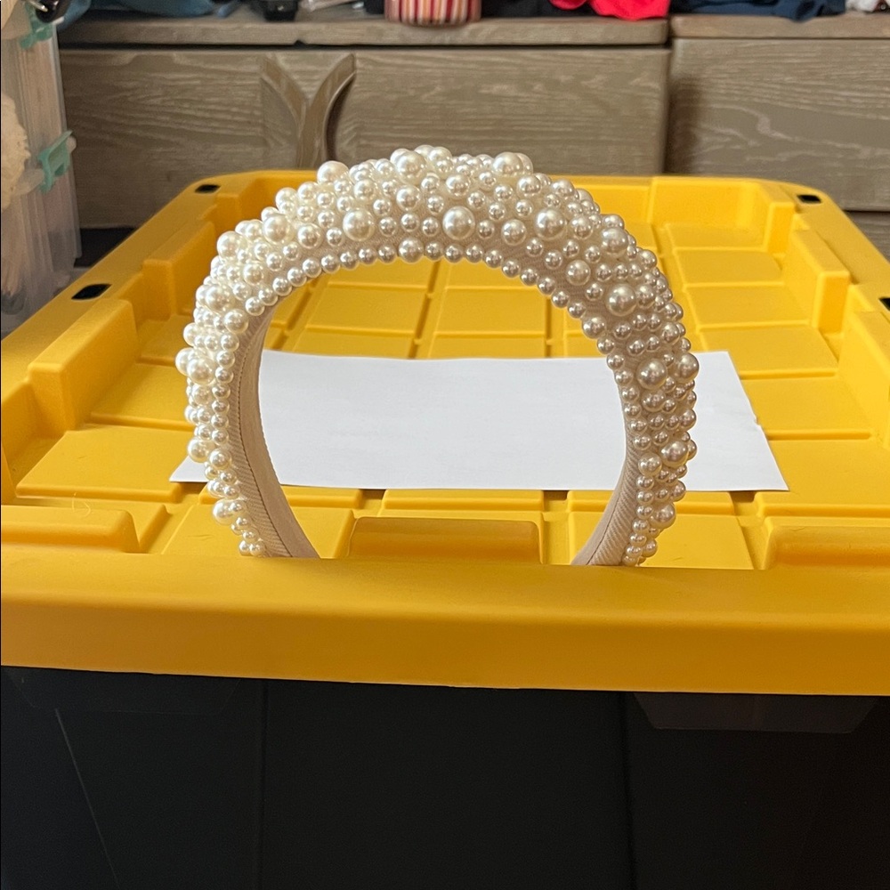 Elegant Pearl Embellished Headband